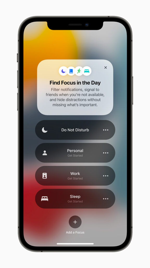 O Foco ajuda o usuário a filtrar notificações para diminuir as distrações, usando um Foco personalizado ou sugerido, como Trabalho ou Sono.