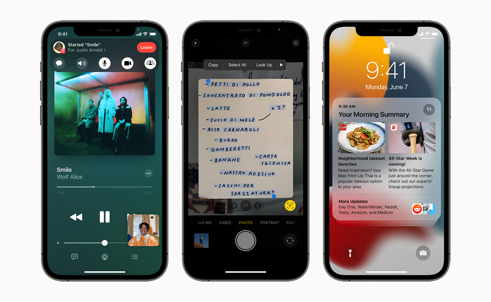 iPhone iOS 15 - Com o SharePlay, os usuários agora podem compartilhar experiências enquanto se conectam com amigos pelo FaceTime, incluindo assistir a um filme ou programa de TV do Apple TV+ e outros serviços de streaming em sincronia, ou compartilhar suas telas para ver apps juntos.