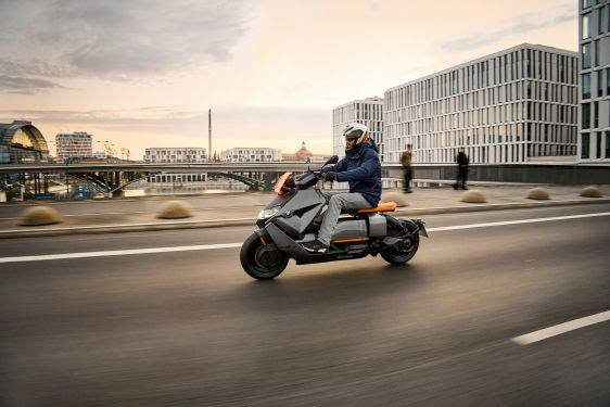 Nova scooter elétrica futurista da BMW Motorrad tem alcance estimado de 130km e velocidade máxima de 120km/h